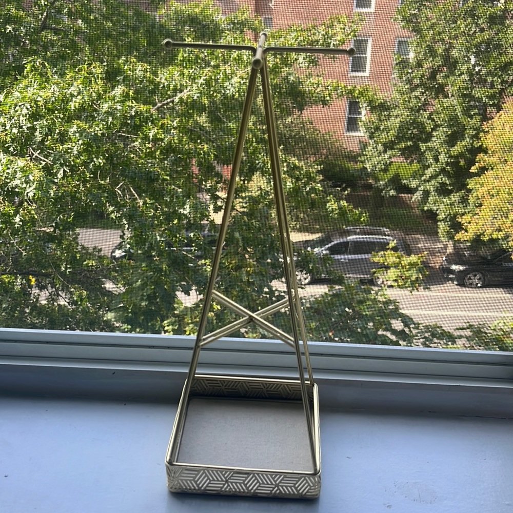 Jewelry holder in good condition